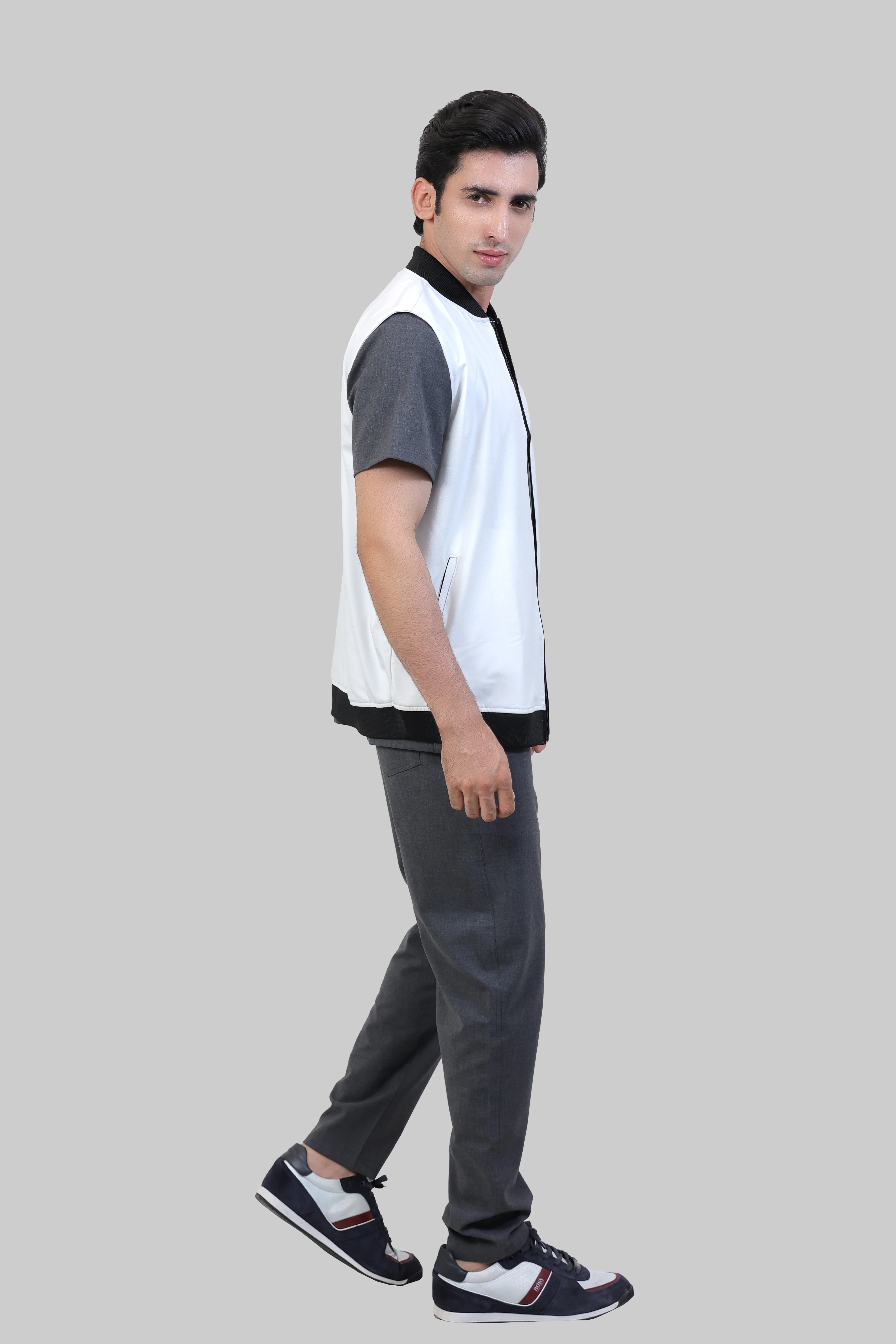 Men White Sleeve-Less Jacket - Image 5